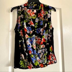 Sleeveless floral blouse - small
